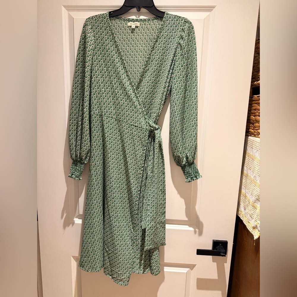 Max Studio Retro wrap dress with long sleeves